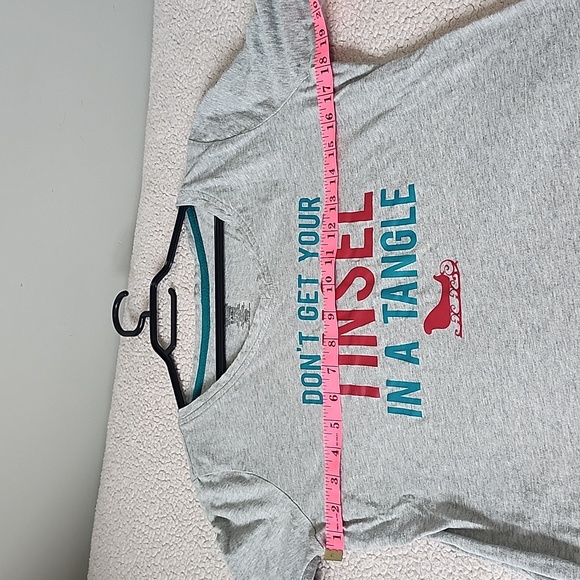 Don't Get Your Tinsel in a Tangle graphic Christmas Holiday t-shirt - Picture 4 of 6